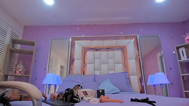 Goldentemptation  online show from April 2026 08:02:01 PM