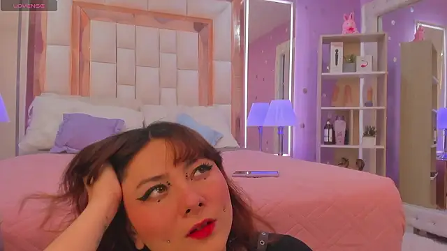 Goldentemptation  online show from March 2026 07:40:02 PM