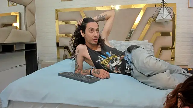 Goldentemptation  online show from April 2026 01:23:02 PM