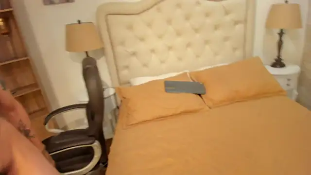 Goldentemptation  online show from May 2026 01:39:02 PM