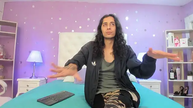 Goldentemptation  online show from March 2026 08:03:01 PM