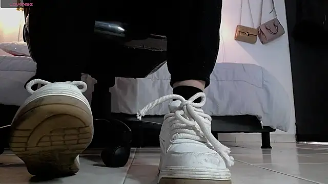 Sharma Amayra online show from March 2026 07:04:01 PM