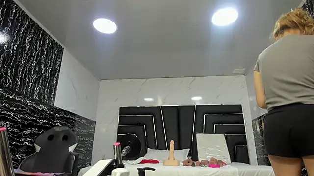 Snapshot of Ladyy_Scarlett chatting on June 2026 03:04:01 AM Ladyy Scarlett online show from June 2026 03:04:01 AM