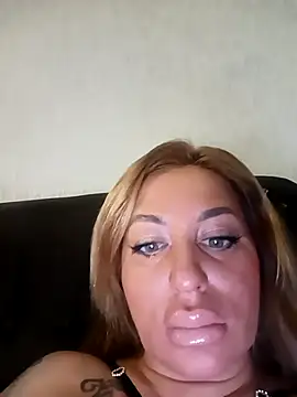 Snapshot of MiaMooly chatting on January 2026 04:57:01 PM MiaMooly online show from January 2026 04:57:01 PM