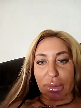 MiaMooly online show from September 2025 05:48:01 PM