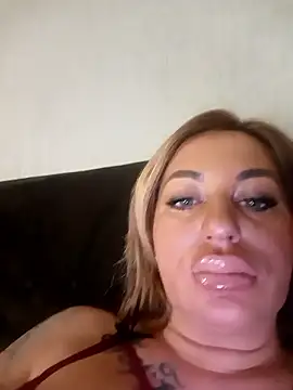 Snapshot of MiaMooly chatting on January 2026 09:29:01 PM MiaMooly online show from January 2026 09:29:01 PM