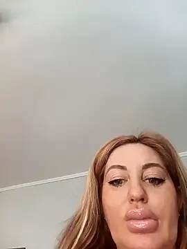 Snapshot of MiaMooly chatting on February 2026 12:16:02 PM MiaMooly online show from February 2026 12:16:02 PM