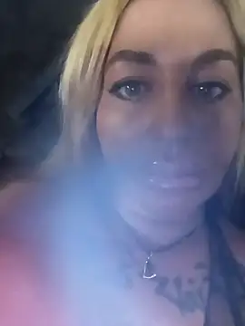 Snapshot of MiaMooly chatting on October 2025 03:21:02 PM MiaMooly online show from October 2025 03:21:02 PM