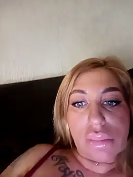 MiaMooly online show from March 2026 04:40:01 PM