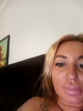 MiaMooly online show from September 2025 12:45:01 PM