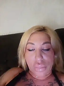 MiaMooly online show from June 2026 07:19:02 PM