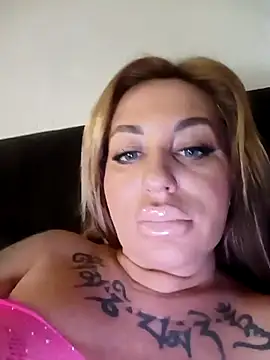 Snapshot of MiaMooly chatting on February 2026 07:11:02 PM MiaMooly online show from February 2026 07:11:02 PM