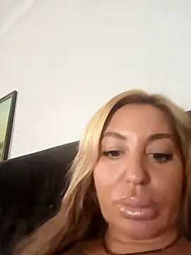MiaMooly online show from September 2025 03:41:02 PM