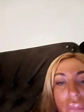 MiaMooly online show from September 2025 02:04:01 PM