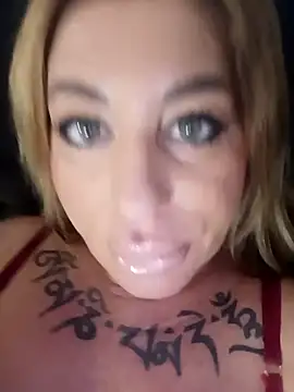 Snapshot of MiaMooly chatting on February 2026 02:58:02 PM MiaMooly online show from February 2026 02:58:02 PM