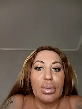 Snapshot of MiaMooly chatting on January 2026 03:59:01 PM MiaMooly online show from January 2026 03:59:01 PM