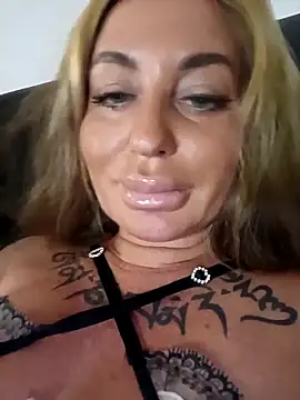 MiaMooly online show from September 2025 04:51:02 PM