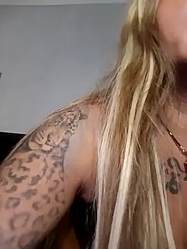 MiaMooly online show from October 2025 02:47:01 PM