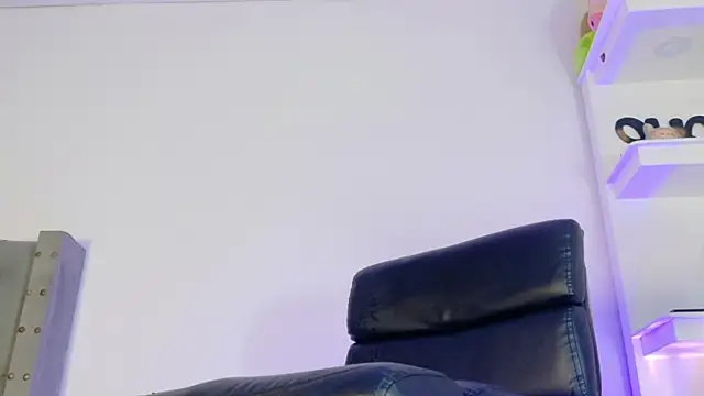 raven li01 online show from May 2026 05:04:02 PM