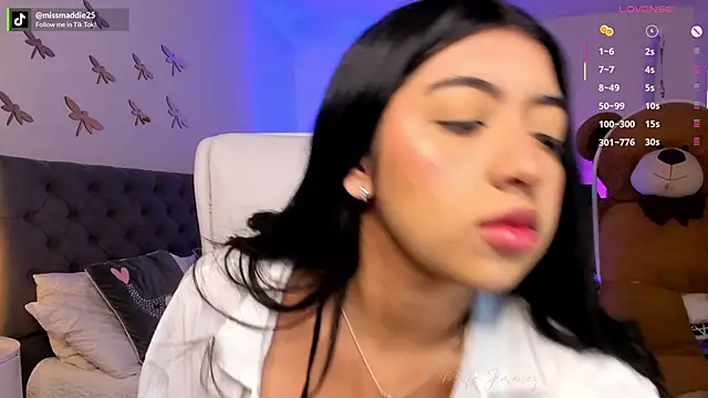 missvancouver online show from May 2026 01:06:02 PM