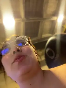 Arya    online show from April 2026 09:50:02 PM