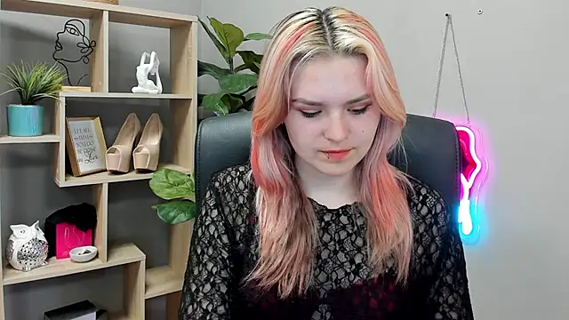 Snapshot of SweetLilyxo chatting on July 2026 07:37:01 AM SweetLilyxo online show from July 2026 07:37:01 AM