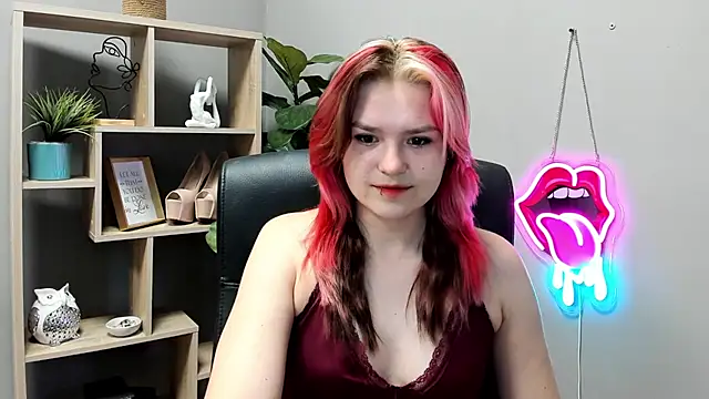 Snapshot of SweetLilyxo chatting on June 2026 06:57:01 AM SweetLilyxo online show from June 2026 06:57:01 AM