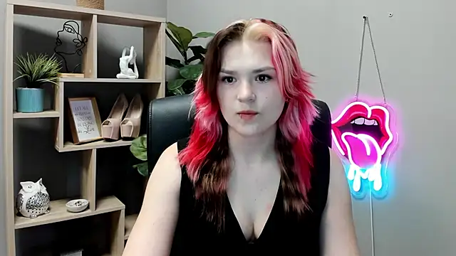 Snapshot of SweetLilyxo chatting on June 2026 06:47:02 AM SweetLilyxo online show from June 2026 06:47:02 AM