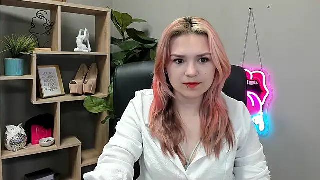 Snapshot of SweetLilyxo chatting on July 2026 06:31:02 AM SweetLilyxo online show from July 2026 06:31:02 AM