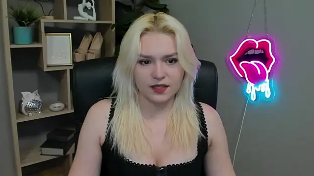 SweetLilyxo online show from March 2026 01:24:01 PM