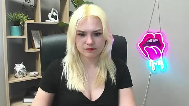 SweetLilyxo online show from April 2026 01:20:01 PM