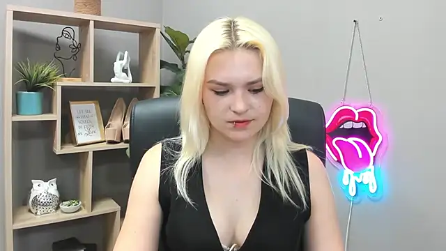 SweetLilyxo online show from May 2026 06:44:01 AM