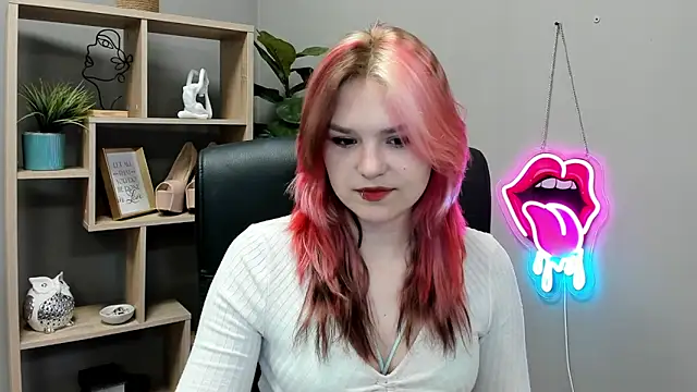 Snapshot of SweetLilyxo chatting on June 2026 06:35:02 AM SweetLilyxo online show from June 2026 06:35:02 AM