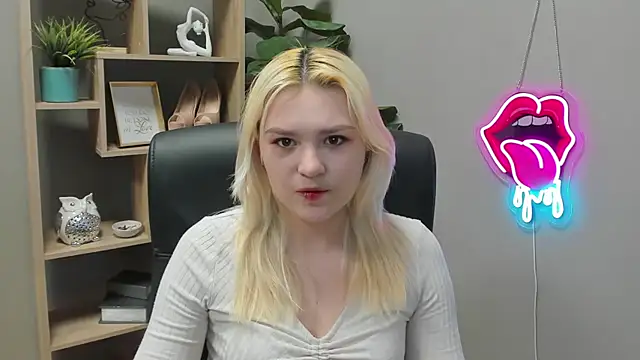 SweetLilyxo online show from April 2026 01:23:02 PM