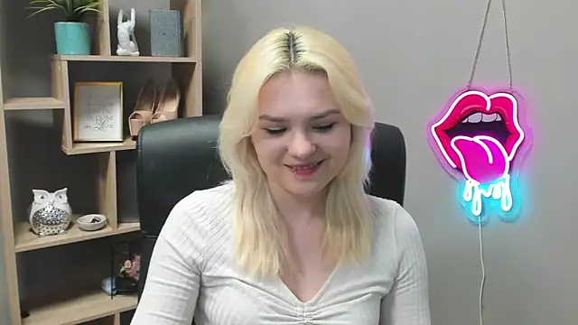 SweetLilyxo online show from February 2026 07:41:02 AM