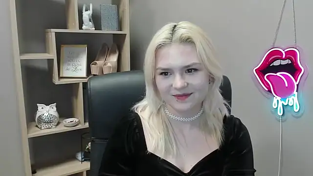 SweetLilyxo online show from February 2026 03:02:02 PM