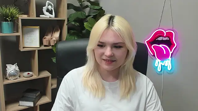 SweetLilyxo online show from March 2026 02:32:02 PM