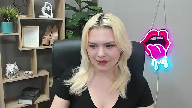 SweetLilyxo online show from March 2026 07:37:02 AM