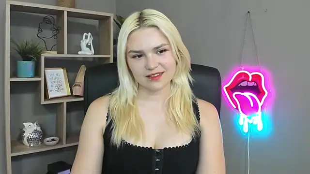 SweetLilyxo online show from May 2026 01:33:02 PM