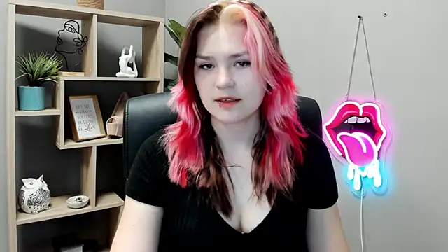 Snapshot of SweetLilyxo chatting on June 2026 06:58:02 AM SweetLilyxo online show from June 2026 06:58:02 AM