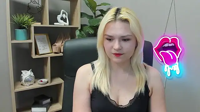 SweetLilyxo online show from April 2026 01:36:02 PM