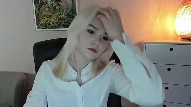 SweetLilyxo online show from February 2026 02:48:02 PM