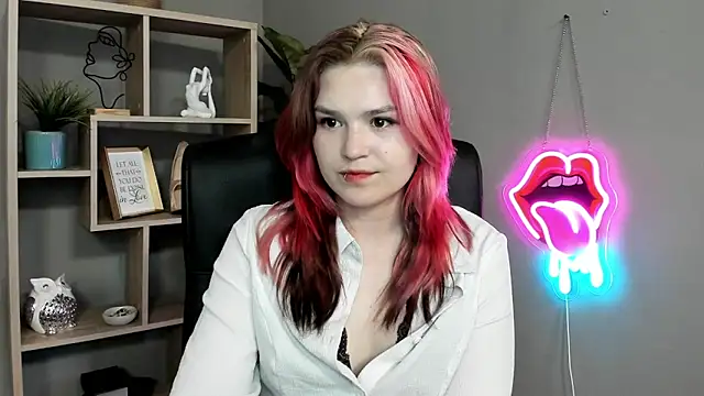 Snapshot of SweetLilyxo chatting on June 2026 01:56:02 PM SweetLilyxo online show from June 2026 01:56:02 PM