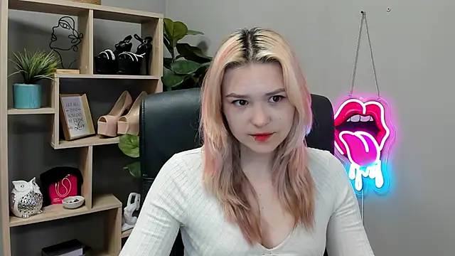 Snapshot of SweetLilyxo chatting on July 2026 06:40:02 AM SweetLilyxo online show from July 2026 06:40:02 AM
