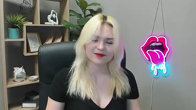 SweetLilyxo online show from April 2026 06:27:01 AM