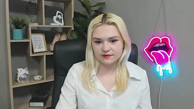 SweetLilyxo online show from April 2026 06:28:01 AM