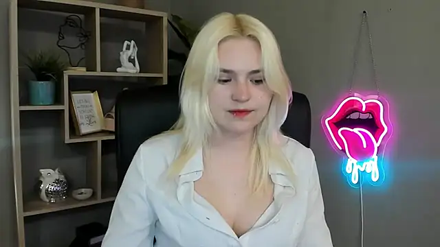 SweetLilyxo online show from May 2026 01:28:01 PM