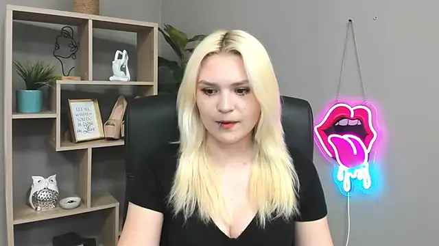 SweetLilyxo online show from May 2026 01:21:01 PM