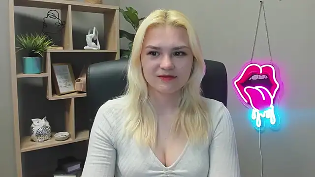 SweetLilyxo online show from May 2026 06:28:02 AM