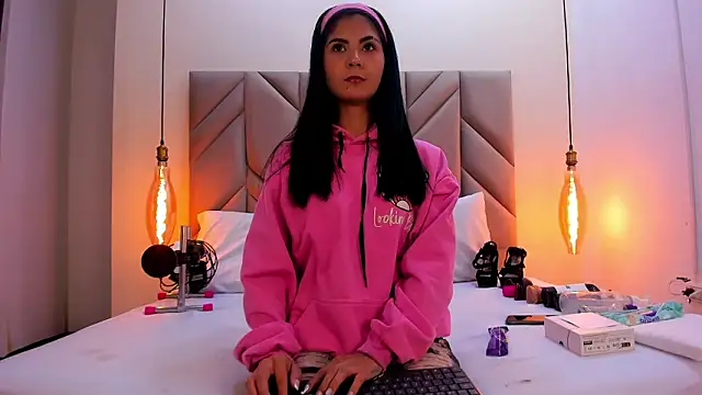 Snapshot of IsabellaFoox chatting on March 2026 12:42:01 PM IsabellaFoox online show from March 2026 12:42:01 PM